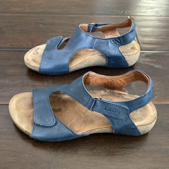 Toas Footwear leather upper navy and tan sandals men’s size 8.5 - Picture 2 of 7